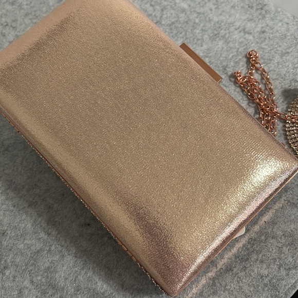 Set of 3, Clutch Bag w/47” Shoulder Chain, Crystal Bracelet & Earrings - Picture 2 of 8